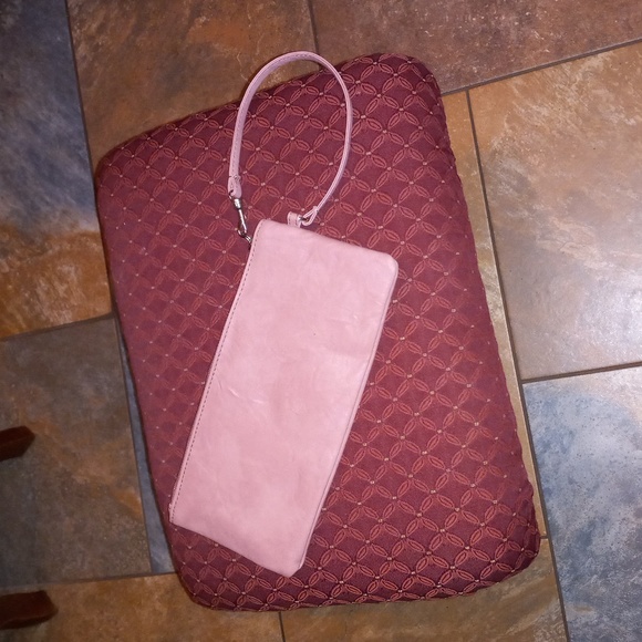 XOXO Wristlet/Purse - Picture 2 of 5